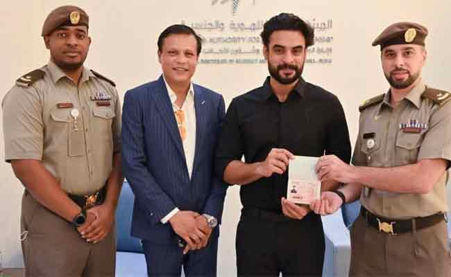 Read more about the article മമ്മൂട്ടിയ്ക്കും മോഹന്‍ലാലിനും പിന്നാലെ ടോവിനോ തോമസിനും ഗോള്‍ഡന്‍ വിസ നല്‍കി യു.എ.ഇ