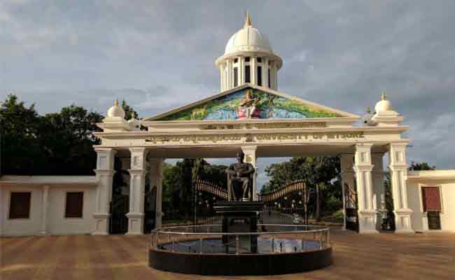 Read more about the article കൂട്ടബലാത്സംഗം; വൈകീട്ട് 6.30 ശേഷം പുറത്തിറങ്ങരുത്; പെൺകുട്ടികൾക്ക് വിലക്കുമായി മൈസൂർ യൂണിവേഴ്‌സിറ്റി