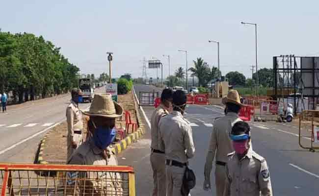 Read more about the article അതിര്‍ത്തി കടക്കുന്ന യാത്രക്കാരുടെ ദേഹത്ത് സീല്‍ പതിപ്പിക്കല്‍; നിര്‍ത്താന്‍ നിര്‍ദ്ദേശം നല്‍കി മൈസൂര്‍ ജില്ലാ ഭരണകൂടം