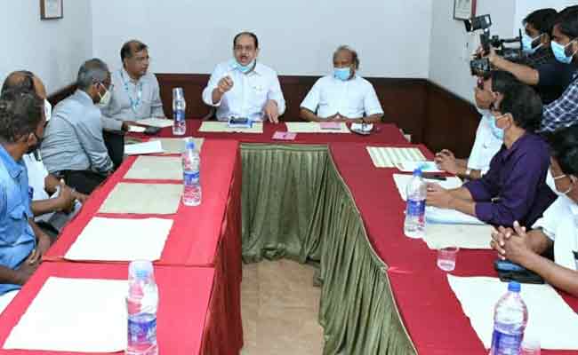 You are currently viewing തടസങ്ങൾ നീങ്ങി; കാസർകോട് ഇ.എം.എൽ കമ്പനി നവംബർ ഒന്നിന് പ്രവർത്തനം പുനരാരംഭിക്കുന്നു