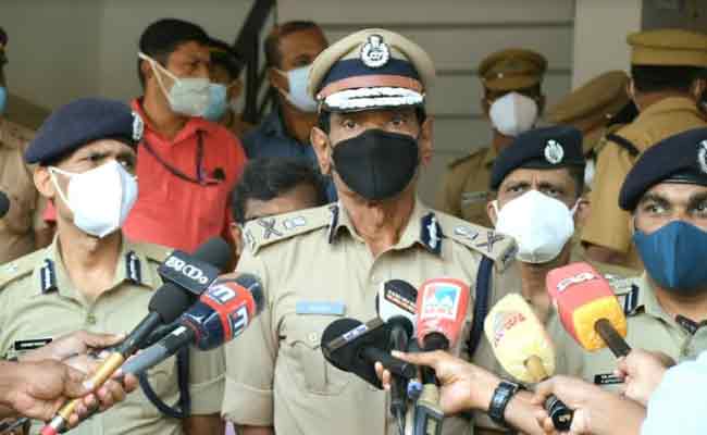 Read more about the article മാഫിയ സംഘങ്ങൾക്കെതിരെ കർശന നടപടി സ്വീകരിക്കണം; പോലീസ് ഓഫീസർമാരോട് ഡി. ജി. പി