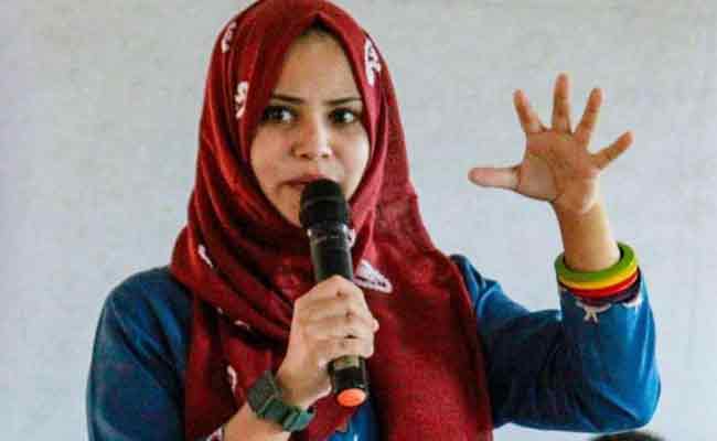 You are currently viewing ഫാത്തിമ തഹ്ലിയയെ എം.എസ്.എഫ് ദേശീയ വൈസ് പ്രസിഡന്റ് സ്ഥാനത്ത് നിന്ന് നീക്കി, വിശദീകരണം ചോദിച്ചിട്ടില്ലെന്ന് ഫാത്തിമ