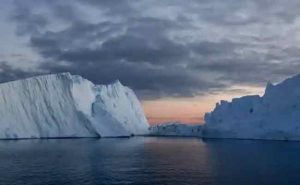 Read more about the article ഗ്രീന്‍ലന്‍ഡിലെ മഞ്ഞ് പാളിയില്‍ ചരിത്രത്തില്‍ ആദ്യമായി മഴ പെയ്തു;  മഹാപ്രളയത്തിനടക്കം സാധ്യതയെന്ന വിലയിരുത്തലില്‍ ശാസ്ത്രലോകം