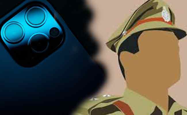 Read more about the article മൊബൈൽ മോഷ്ട്ടാവിന്‍റെ ഫോട്ടോയുമായി പോലീസ് വിവരങ്ങള്‍ അന്വേഷിച്ചത് പ്രതിയോട് തന്നെ;  കോട്ടയത്ത് സംഭവിച്ചത് ഇങ്ങിനെ