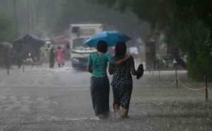 Read more about the article സംസ്ഥാനത്ത് ചൊവ്വാഴ്ച വരെ ശക്തമായ മഴയ്ക്ക് സാധ്യത: കാസര്‍കോട് ഉള്‍പ്പെടെ 10 ജില്ലകളില്‍ യെല്ലോ അലര്‍ട്ട്