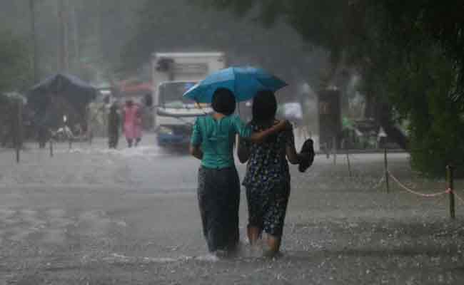 Read more about the article സംസ്ഥാനത്ത് ചൊവ്വാഴ്ച വരെ ശക്തമായ മഴയ്ക്ക് സാധ്യത: കാസര്‍കോട് ഉള്‍പ്പെടെ 10 ജില്ലകളില്‍ യെല്ലോ അലര്‍ട്ട്