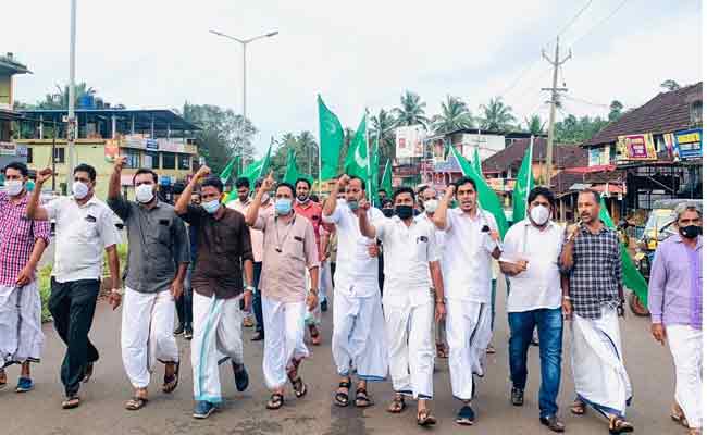 Read more about the article എട്ടാം ക്ലാസുകാരനായ വിദ്യാർത്ഥിക്ക് നേരെ വധശ്രമം; ആർ.എസ്.എസ്  ക്രിമിനലുകളെ അറസ്റ്റ് ചെയ്യണം:  യൂത്ത് ലീഗ്