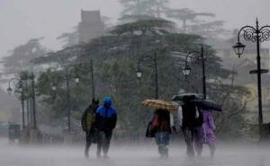 Read more about the article കേരളത്തിൽ ഇന്ന് 11 ജില്ലകളിൽ യെല്ലോ അലർട്ട്;  ബുധനാഴ്ച വരെ മഴ തുടരും; ഇന്നും നാളെയും ഉയർന്ന തിരമാലകൾക്ക് സാധ്യത