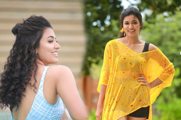 You are currently viewing എല്ലാവർക്കും രണ്ട് കണ്ണുകൾ ഉണ്ടെങ്കിലും ഒരേ കാഴ്ച്ചപ്പാടില്ല; സ്വിമ്മിങ്ങ് പൂളിൽ നിന്നുള്ള ഫോട്ടോസുമായി അഞ്ജു കുര്യൻ