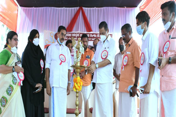 Read more about the article ചന്ദ്രഗിരി വനിതാ സർവീസ് സഹകരണ സൊസൈറ്റി മന്ത്രി എം.വി ഗോവിന്ദൻ മാസ്റ്റർ  ഉദ്ഘാടനം ചെയ്തു