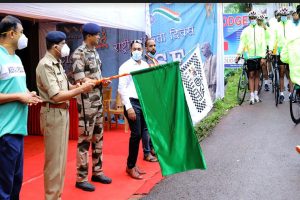 Read more about the article തിരുവന്തപുരം മുതല്‍ ഗുജറാത്ത് വരെ: സി.ഐ.എസ്.എഫ് സൈക്കിള്‍ റാലിയ്ക്ക് കാസര്‍കോട് ജില്ലയില്‍ സ്വീകരണം നല്‍കി