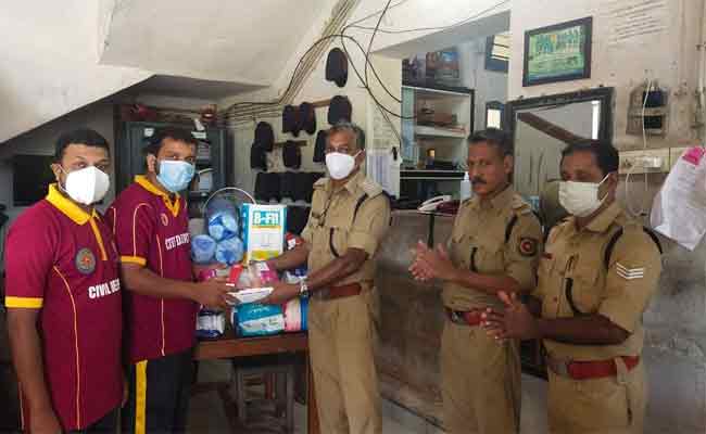 Read more about the article ഗാന്ധി ജയന്തി ദിനത്തിൽ കിടപ്പിലായ രോഗികൾക്കുള്ള  മരുന്നുകളും അനുബന്ധ സാധനങ്ങളും വിതരണം ചെയ്ത് സിവിൽ ഡിഫെൻസ് അംഗങ്ങൾ