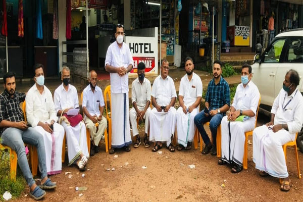 You are currently viewing കേന്ദ്ര സർക്കാരിൻ്റെ  കർഷകർക്കെതിരായ നരനായാട്ട്;  ബോവിക്കാനത്ത് പ്രതിഷേധ ധർണ്ണ നടത്തി സ്വതന്ത്ര കർഷക സംഘം