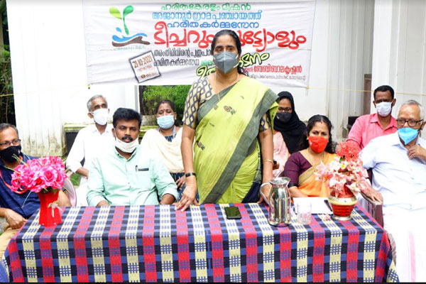 Read more about the article അജൈവ മാലിന്യ സംസ്കരണത്തിന് അത്യാവശ്യമായ പ്ലാസ്റ്റിക്ക് തരം തിരിക്കൽ; പുതു പാഠവുമായി ഹരിതകർമ്മസേന; “ടീച്ചറും കുട്ട്യോളും ” പദ്ധതി ഉദ്ഘാടനം ചെയ്തു