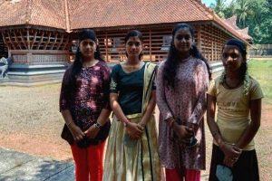 Read more about the article പുതിയ ചരിത്രം കുറിച്ച് കേരള കലാമണ്ഡലം;  ഇനിമുതൽ പെൺകുട്ടികൾക്കും കഥകളി അഭ്യസിക്കാം