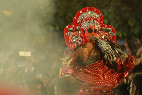 You are currently viewing കോവിഡ് നിബന്ധനകളോടെ കളിയാട്ടം നടത്താം; അനുമതി നൽകി കൊറോണ കോര്‍ കമ്മറ്റി