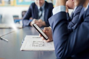 Read more about the article ക്ലാസ്സ് മുറിയില്‍ മൊബൈല്‍ ഫോണ്‍ വിലക്കി; അധ്യാപകനെ വിദ്യാര്‍ഥികള്‍ കൂട്ടം ചേര്‍ന്ന് മർദ്ദിച്ചു