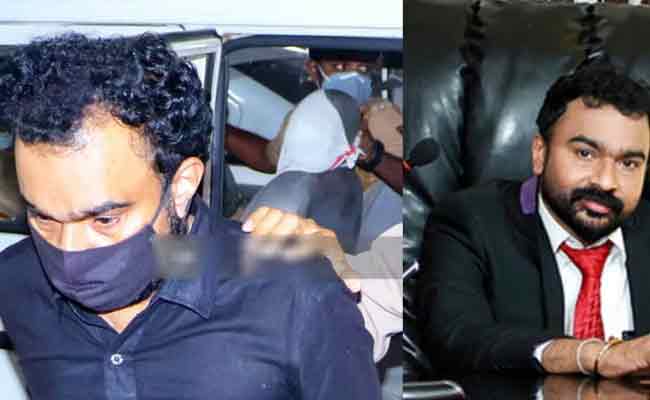 Read more about the article പുരാവസ്തു തട്ടിപ്പുകേസ്: മോൻസൻ മാവുങ്കലിനെ ഒൻപതുവരെ റിമാൻഡ് ചെയ്തു