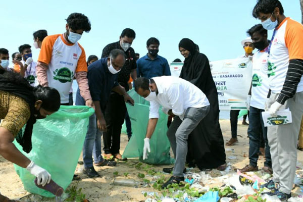 Read more about the article കടല്‍ത്തീരത്തിൻ്റെ  ഭംഗി കെടുത്തുന്ന മാലിന്യങ്ങള്‍ നീക്കി; നെല്ലിക്കുന്ന് തീരം ക്ലീനായി