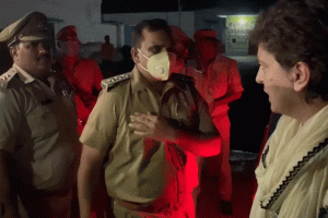 Read more about the article ലഖിംപൂർ സംഘർഷം; പ്രിയങ്ക ഗാന്ധിയുടെ അറസ്റ്റ് രേഖപ്പെടുത്തി; ഭൂപേഷ് ബാഗെലിനെ വിമാനത്താവളത്തിൽ തടഞ്ഞ് പൊലീസ്