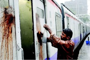 Read more about the article ട്രെയിനിലെ യാത്രക്കാരുടെ ‘തുപ്പല്‍’ കഴുകിക്കളയാന്‍ ഇന്ത്യന്‍ റെയില്‍വെ ഒരു വര്‍ഷം ചെലവാക്കുന്നത് 1200 കോടി രൂപ