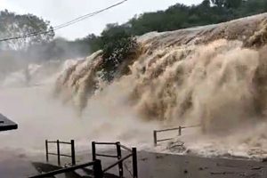 Read more about the article മഴക്കെടുതി: സംസ്ഥാനത്ത് മരിച്ചവരുടെ കുടുംബങ്ങൾക്ക് 4 ലക്ഷം നൽകുമെന്ന് സർക്കാർ