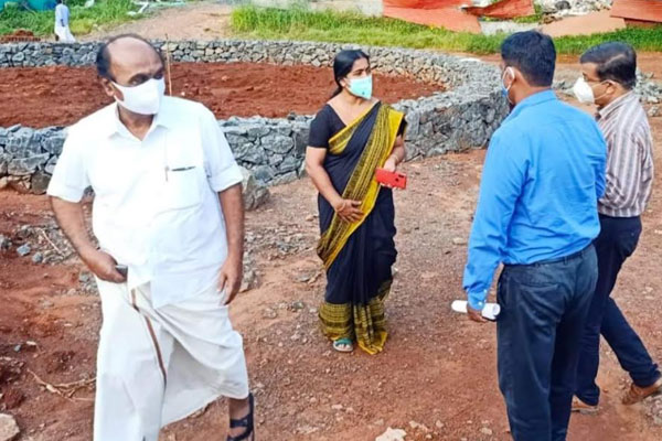 Read more about the article കാഞ്ഞങ്ങാട് ടൗൺ സ്ക്വയർ; നിർമ്മാണ പ്രവൃത്തി ഇ. ചന്ദ്രശേഖരൻ എം എൽ.എ വിലയിരുത്തി