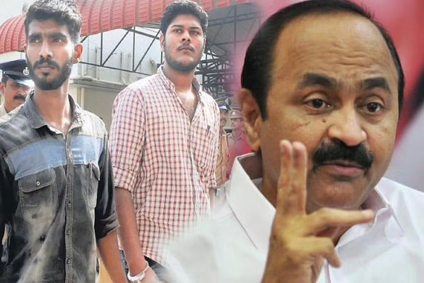 Read more about the article അലനും ത്വാഹയും വായിച്ചുവെന്ന് പറയുന്ന പുസ്തകം എൻ്റെ വീട്ടിലും ഉണ്ട്; യുവാക്കളെ തെറ്റായ കാര്യത്തിന് ജയിലിൽ അടച്ച മുഖ്യമന്ത്രി പരസ്യമായി മാപ്പ് പറയണമെന്ന് വി. ഡി സതീശൻ