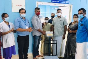 Read more about the article നീലേശ്വരം താലൂക്ക് ആശുപത്രി ഡയാലിസിസ് കേന്ദ്രത്തിലേക്ക് വെയിങ്ങ് മെഷീന്‍ നല്‍കി എന്‍.പി അഹമ്മദ്കുഞ്ഞി