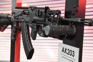 Read more about the article ഇന്ത്യൻ പ്രതിരോധ മന്ത്രാലയവും റഷ്യന്‍സര്‍ക്കാറും തമ്മില്‍ ധാരണ; എകെ 203 തോക്കുകള്‍  ഇനി അമേത്തിയില്‍ നിര്‍മ്മിക്കും