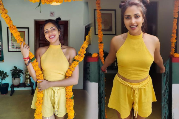 Read more about the article ലോകം മാറി.. പ്രകാശം നഷ്ടപ്പെട്ടവർക്ക് പ്രകാശം ലഭിക്കുവാൻ ശ്രമിക്കാം; ദീപാവലി ദിന ഫോട്ടോഷൂട്ടുമായി അമല പോൾ