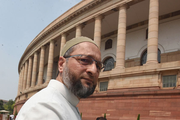 You are currently viewing രാജ്യദ്രോഹക്കുറ്റം മുസ്‌ലിങ്ങള്‍ക്ക് മാത്രം ചുമത്താനുള്ളതാണോ; ചോദ്യവുമായി അസദുദ്ദീന്‍ ഉവൈസി