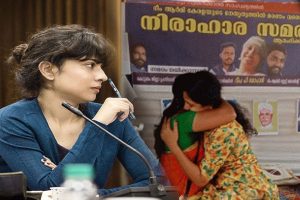 Read more about the article എം.ജി സര്‍വകലാശാലയിലെ പ്രതിഷേധം;  ദീപാ പി. മോഹന് പിന്തുണയുമായി ചിന്തക ദിവ്യ ദ്വിവേദി