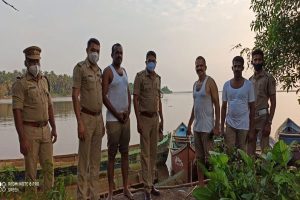 Read more about the article കുമ്പള, ഷിറിയ പുഴകളിൽ അനധികൃത മണൽ വാരൽ;  5 തോണികൾ പോലീസ് പിടികൂടി