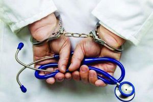 Read more about the article ഗുളിക കൊടുത്തതിന് പിന്നാലെ ഡ്രിപ്പ് നല്‍കി; യുവതിയ്ക്ക്‌ ബോധം നഷ്ടമായി; പെരുമ്പാവൂരിൽ  വ്യാജഡോക്ടര്‍ പിടിയില്‍