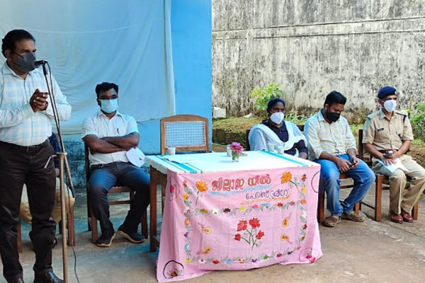 Read more about the article തടവുകാരുടെ മാനസിക സമ്മര്‍ദം കുറയ്ക്കൽ ലക്ഷ്യം; ജയിലിൽ സാന്ത്വനമായി സംഗീത പരിപാടിയൊരുക്കി