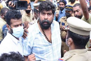 Read more about the article ജോജുവിനെതിരായ അക്രമം; കൊടിക്കുന്നിൽ സുരേഷ്  ഉൾപ്പെടെ 15 കോൺഗ്രസ് നേതാക്കൾക്കെതിരെ പോലീസ് കേസെടുത്തു