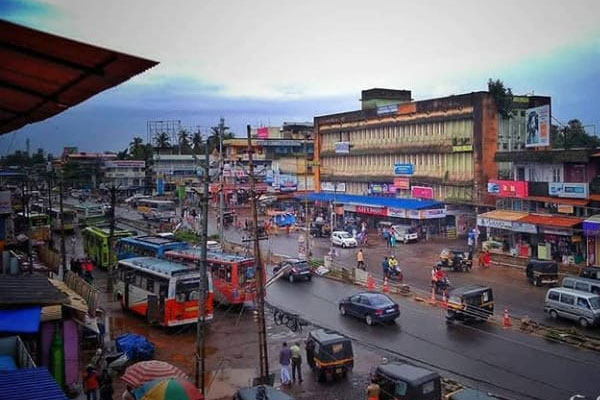 You are currently viewing കാഞ്ഞങ്ങാട്ടെ അനധികൃത ബോര്‍ഡുകളും ബാനറുകളും അധികൃതർ നീക്കം ചെയ്യും; കഷ്ടനഷ്ടങ്ങള്‍    ഉടമകളില്‍ നിന്ന് ഈടാക്കും