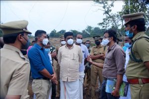 Read more about the article കാട്ടാന പ്രതിരോധം: ആനമതില്‍ സര്‍വേക്ക് പുലിപ്പറമ്പില്‍ തുടക്കമായി; ഡിസംബര്‍ ആദ്യവാരം  തൂക്കുവേലി നിര്‍മ്മാണം ആരംഭിക്കും