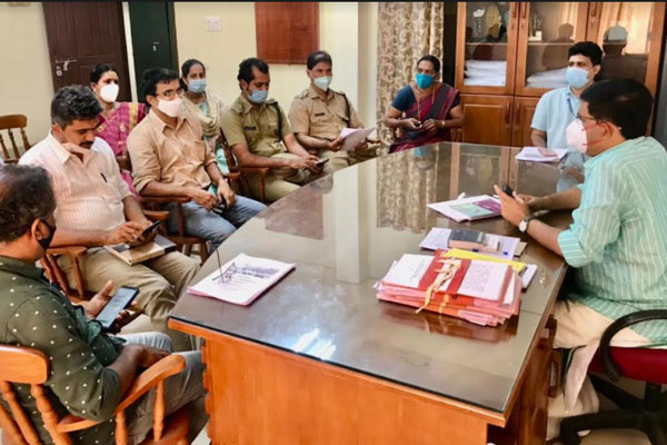 Read more about the article കാറഡുക്ക കാട്ടാന പ്രതിരോധം: തലപ്പച്ചേരി മുതല്‍ പുലിപറമ്പ് വരെ 29 കിലോമീറ്റര്‍ തൂക്ക് വേലി;  ഫീല്‍ഡ് സര്‍വ്വേ നവംബര്‍ 11 ന് ആരംഭിക്കും