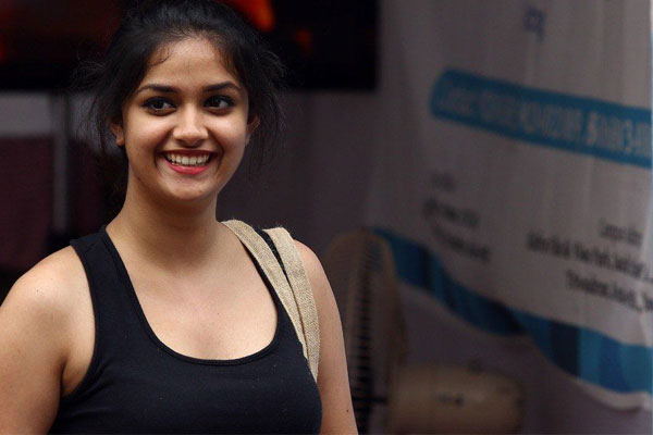 Read more about the article തെന്നിന്ത്യയിൽ ഒന്നാംനിര നായികാസ്ഥാനത്തേക്ക് കീർത്തി സുരേഷ്; രജനീകാന്തിനൊപ്പം അഭിനയിക്കാൻ പ്രതിഫലം ഇരട്ടിയാക്കി