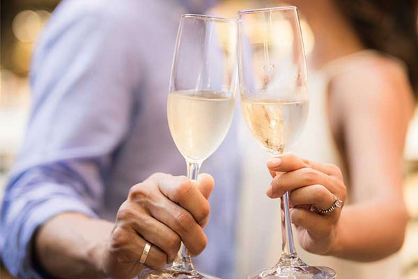 You are currently viewing കേക്ക് മുറിക്കലും ഷാംപെയ്‌നും വേണ്ട; വിവാഹാഘോഷങ്ങള്‍ക്ക് നിയന്ത്രണവുമായി കര്‍ണാടകയിലെ കൊടവ സമുദായം