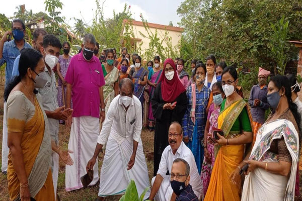 You are currently viewing പരിസ്ഥിതി സംരക്ഷണത്തിനുതകുന്ന ചെറുവനങ്ങള്‍; പച്ചത്തുരുത്ത് നിര്‍മ്മിച്ച് പള്ളിക്കര ഗ്രാമ പഞ്ചായത്ത്