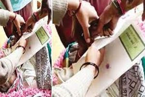 Read more about the article കോടികളുടെ സ്വത്ത് കൈവശപ്പെടുത്താന്‍ ക്രൂരത; മരിച്ച സ്ത്രീയുടെ വിരലടയാളം മുദ്രപ്പത്രത്തില്‍ പതിപ്പിച്ചു