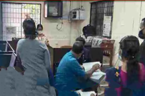 Read more about the article സബ് രജിസ്ട്രാർ, ആധാരം എഴുത്ത് ഓഫീസുകളിൽ വിജിലൻസ് റെയ്ഡ്; ക്രമക്കേടുകൾ കണ്ടെത്തി