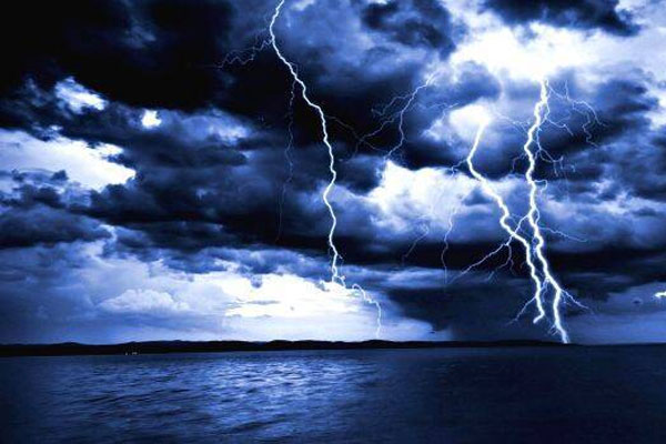 Read more about the article വീണ്ടും ന്യൂനമര്‍ദ്ദത്തിന് സാധ്യത; അടുത്ത അഞ്ചുദിവസം ഇടിമിന്നലോട് കൂടിയ മഴ; പെയ്തു തീരാതെ കേരളം