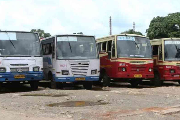 Read more about the article പണിമുടക്ക് നേരിടാൻ കെ.എസ്.ആർ.ടി.സി;  നാളെയും മറ്റന്നാളും ജോലിക്ക് എത്താത്തവരുടെ ശമ്പളം പിടിക്കും