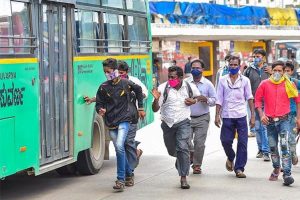 Read more about the article ഒമിക്രോണിൻ്റെ  വ്യാപനത്തിൽ ആശങ്ക;  കേരളത്തിൽ നിന്നെത്തുന്നവർക്ക് ആർ.ടി.പി.സി.ആർ പരിശോധന നിർബന്ധമാക്കി കർണാടക