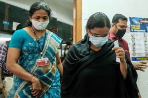 Read more about the article മാധ്യമങ്ങളിൽ നിന്നും ഒളിച്ചോടില്ല; മാനസികമായി തയാറായിക്കഴിഞ്ഞാൽ എല്ലാ സംശയങ്ങൾക്കും മറുപടി ഉണ്ടാകുമെന്ന് സ്വപ്‌ന