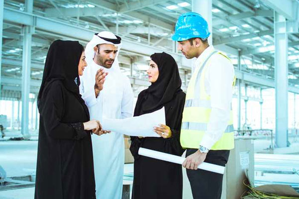 You are currently viewing സ്ത്രീക്കും പുരുഷനും ഒരേ വേതനം, ജോലിക്കിടയിൽ വിശ്രമം; തൊഴിലാളി സൗഹൃദമാകാൻ  യു.എ.ഇ